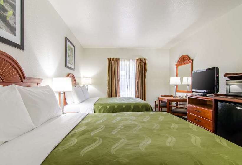 ホテル Quality Inn Junction City Near Fort Riley