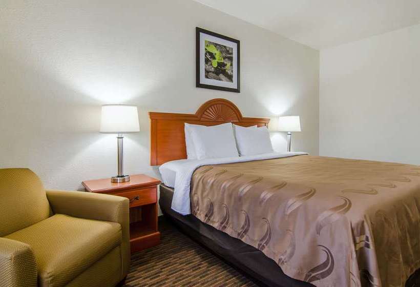 ホテル Quality Inn Junction City Near Fort Riley