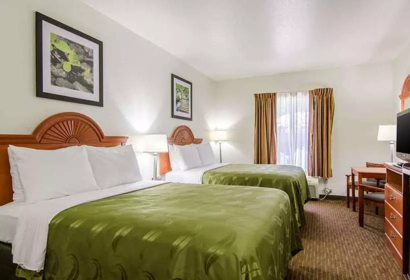 Отель Quality Inn Junction City Near Fort Riley