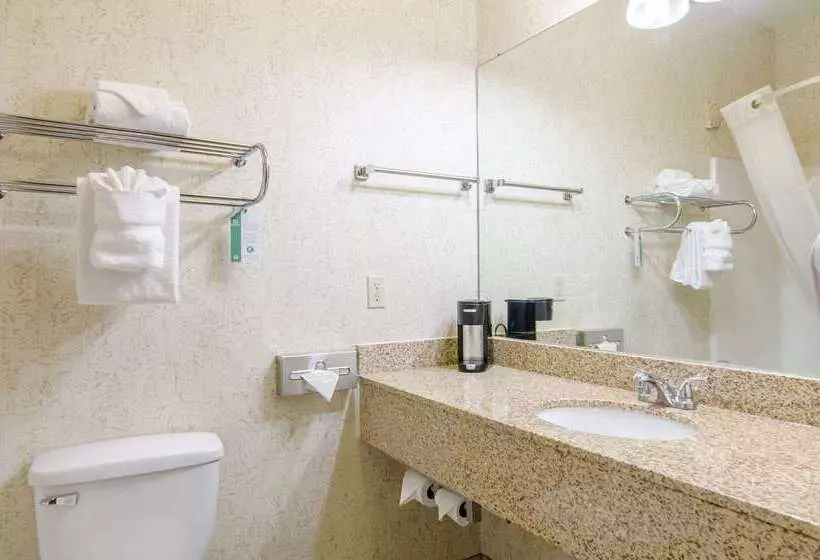 Отель Quality Inn Junction City Near Fort Riley