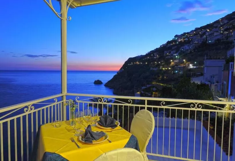 فندق Torre Saracena