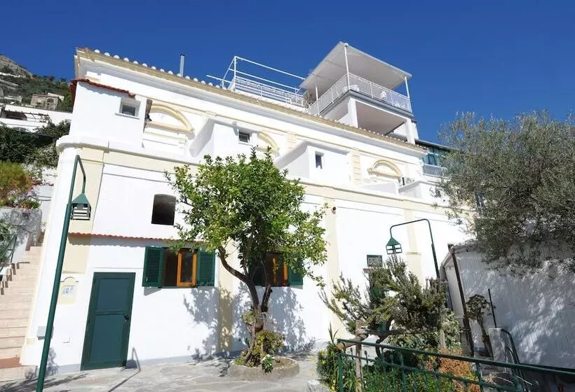 فندق Torre Saracena