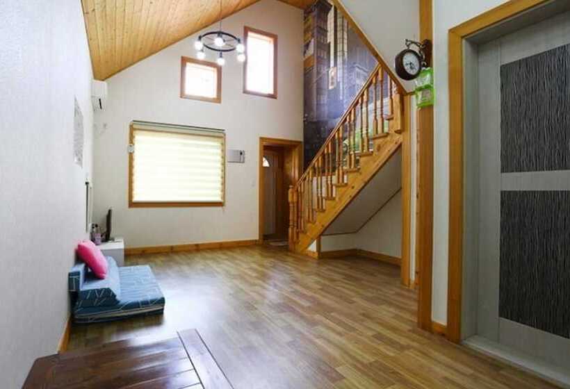 בית מלון כפרי Yeongwol Donggang Castle Pension