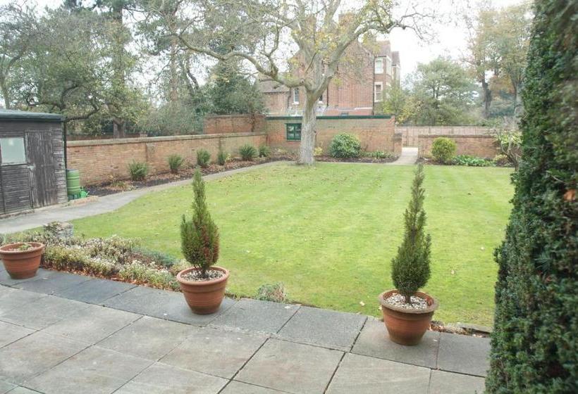 مبيت وإفطار Parklands