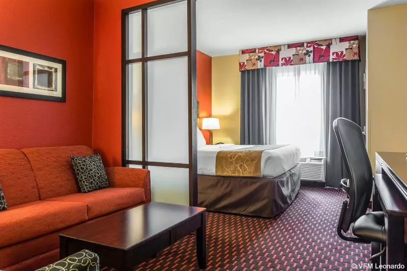 Отель Comfort Suites Florence I95