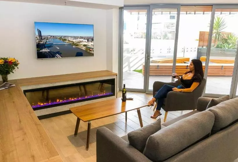 Отель Evolution Apartments