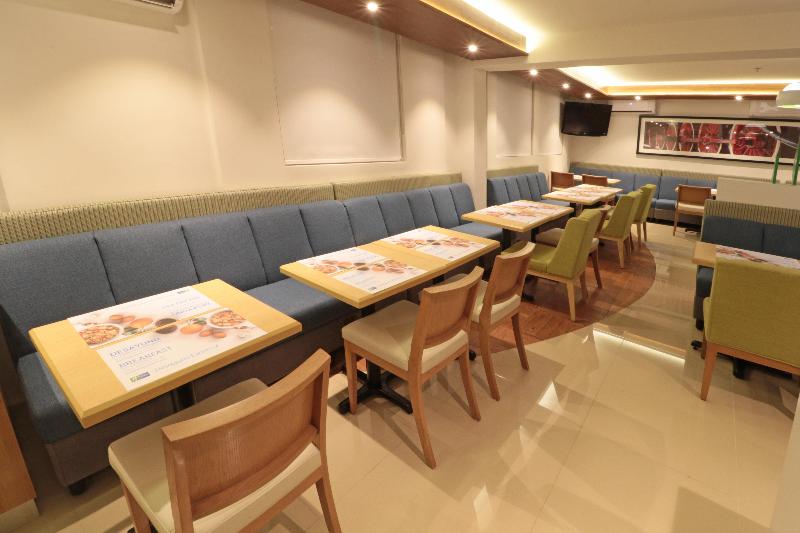 هتل Holiday Inn Express Piedras Negras, An Ihg