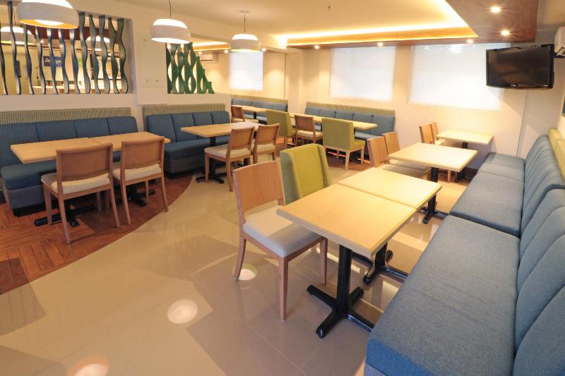 هتل Holiday Inn Express Piedras Negras, An Ihg