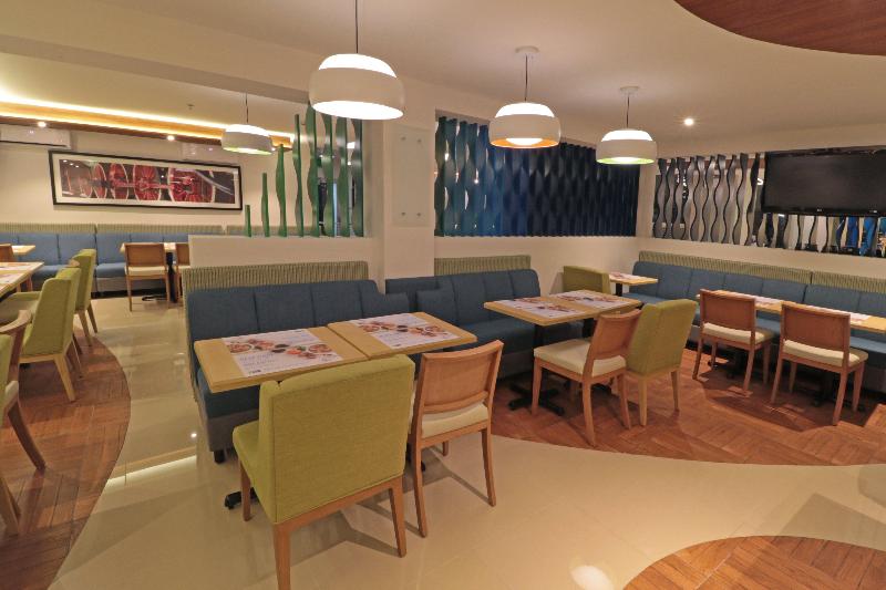 هتل Holiday Inn Express Piedras Negras, An Ihg