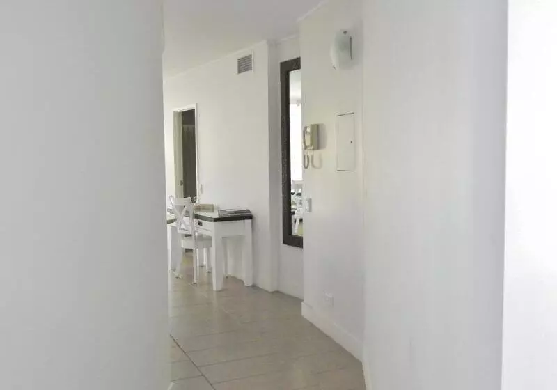 Отель Pavillions On 1770