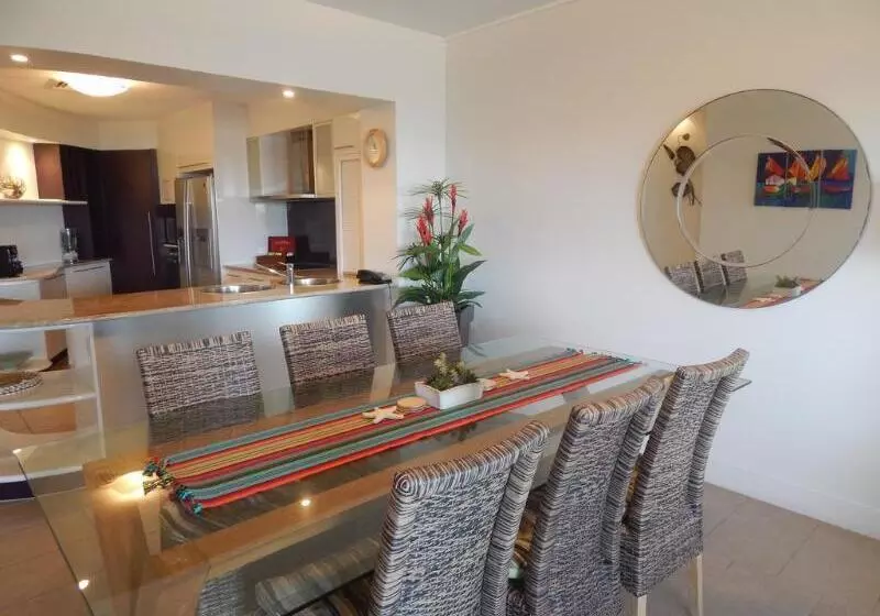 Отель Pavillions On 1770