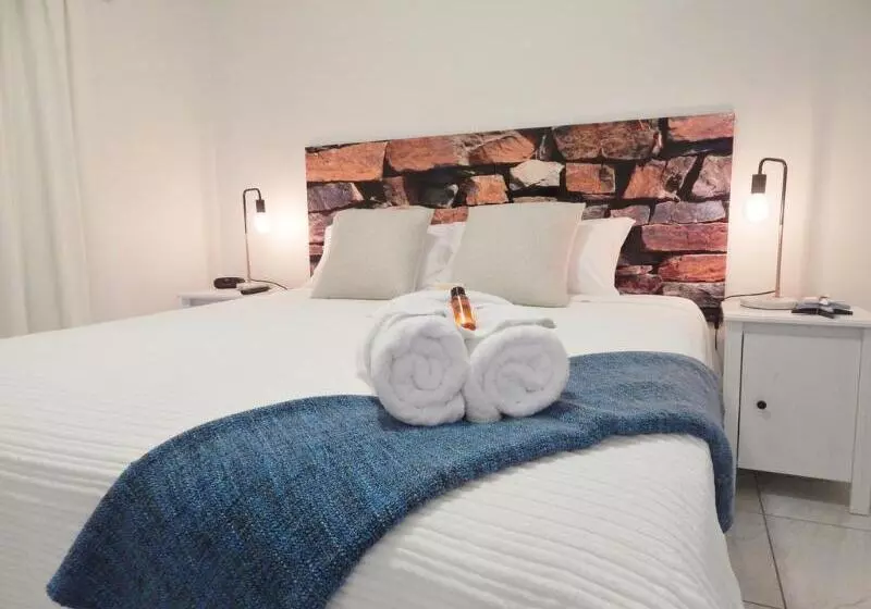 Отель Pavillions On 1770