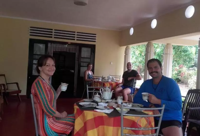 ペンション Sujatha Villa Paradise