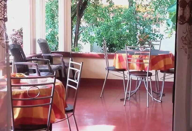 ペンション Sujatha Villa Paradise