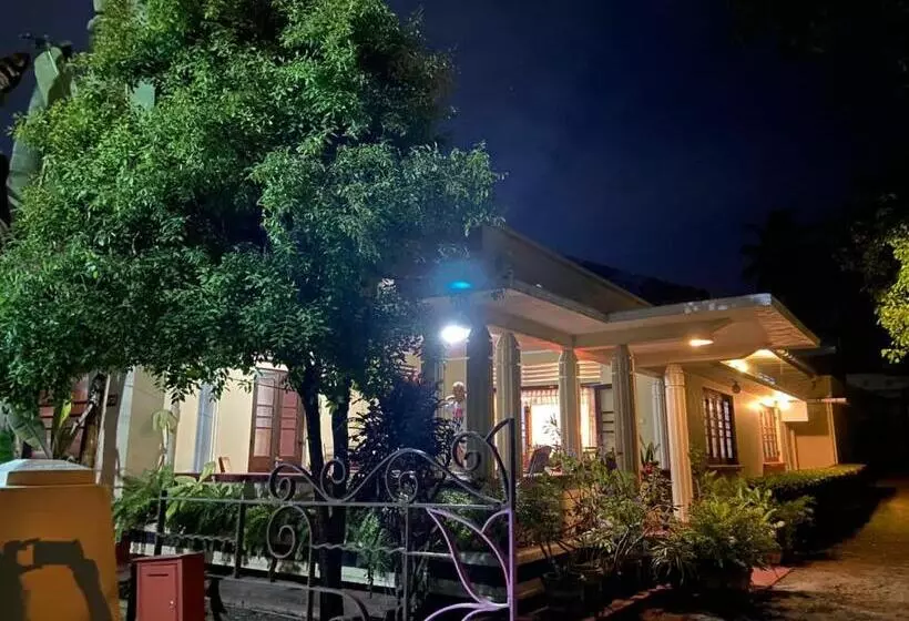 ペンション Sujatha Villa Paradise