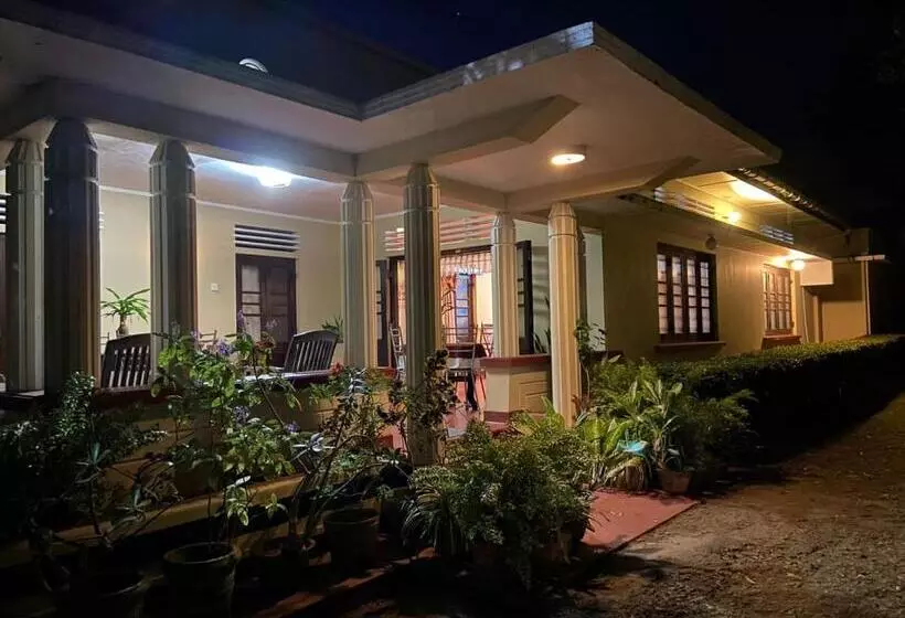 ペンション Sujatha Villa Paradise