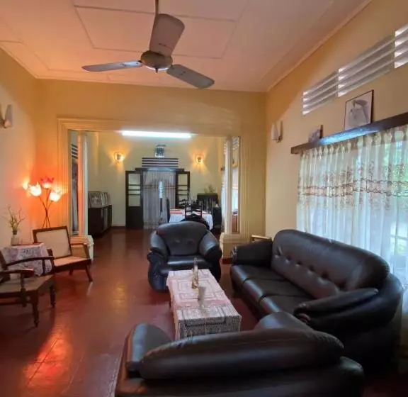 ペンション Sujatha Villa Paradise