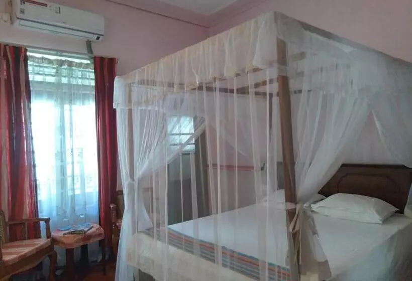 ペンション Sujatha Villa Paradise