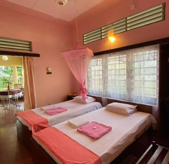 ペンション Sujatha Villa Paradise