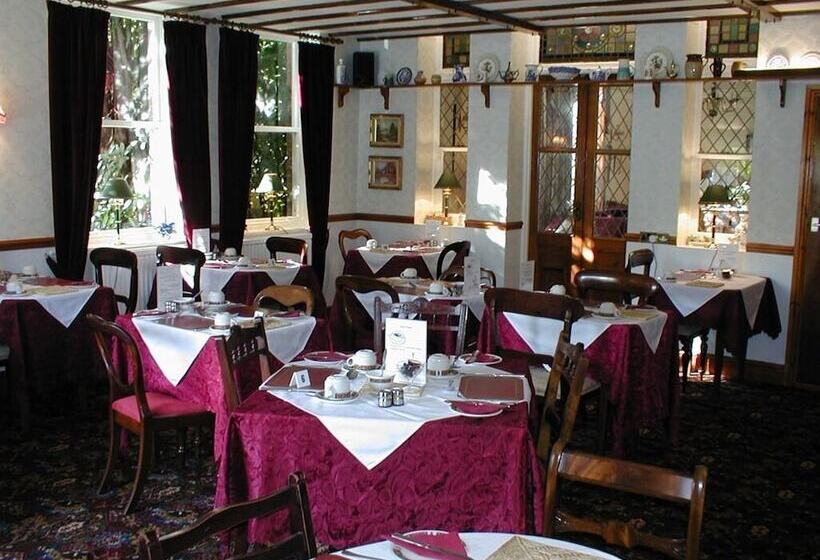 تختخواب و صبحانه Ascot House