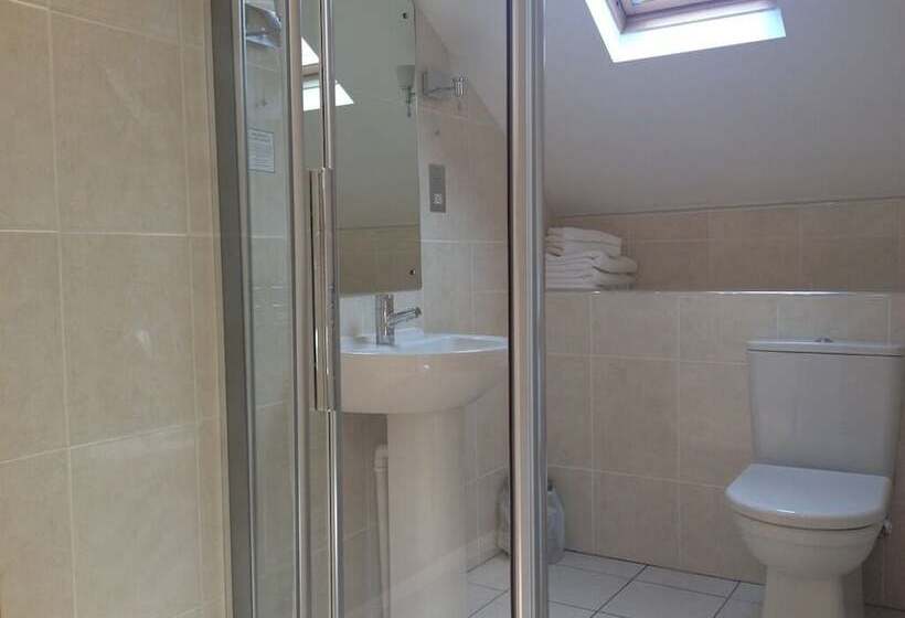 تختخواب و صبحانه Ascot House