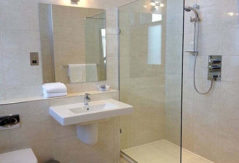 تختخواب و صبحانه Ascot House