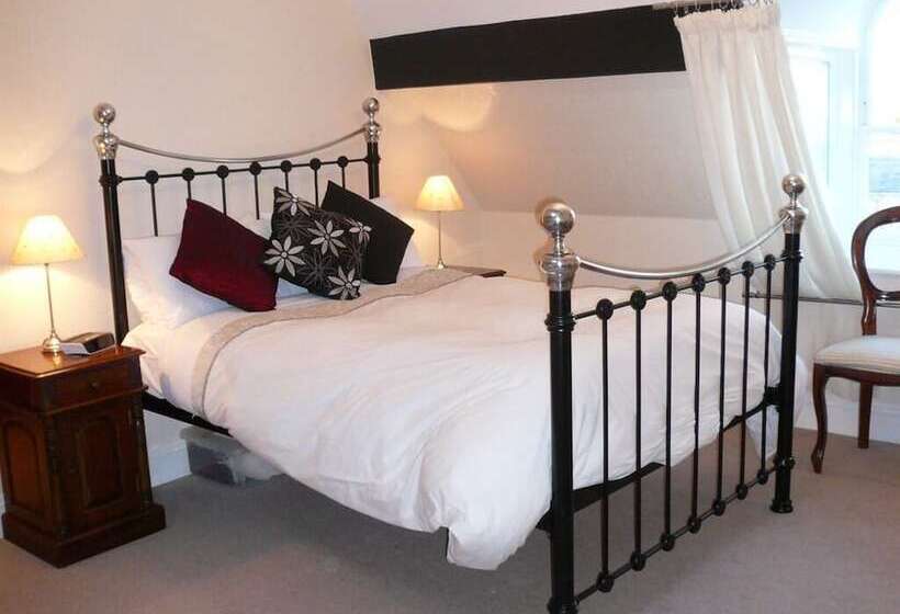 تختخواب و صبحانه Ascot House