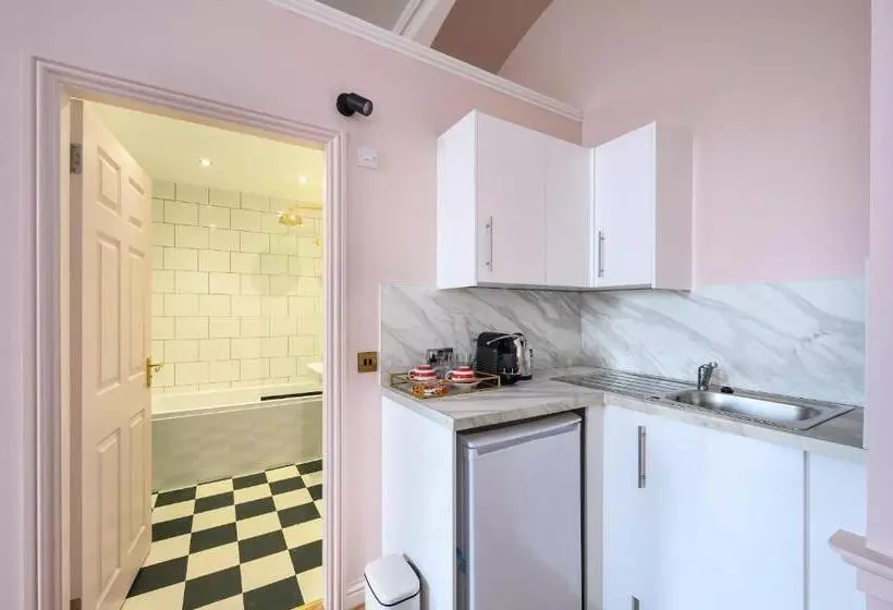 住宿加早餐  Queen Charlotte Guesthouse