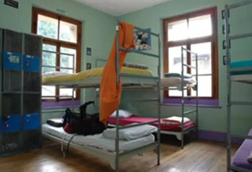 簡易ホテル Funny Farm Backpackers