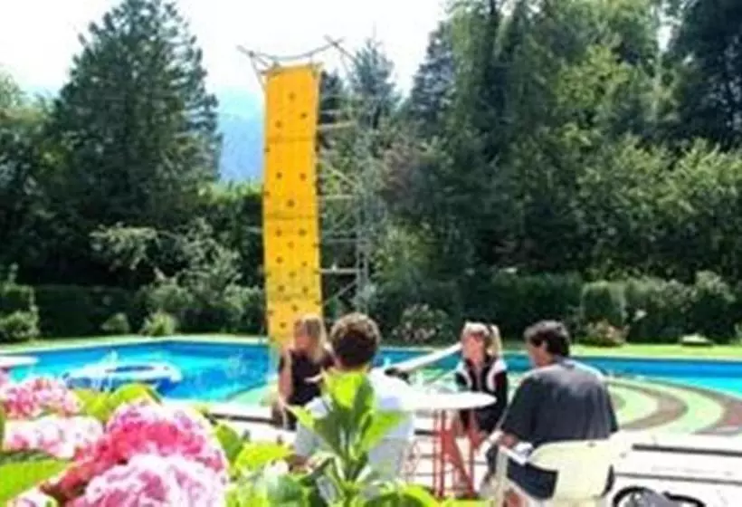 簡易ホテル Funny Farm Backpackers