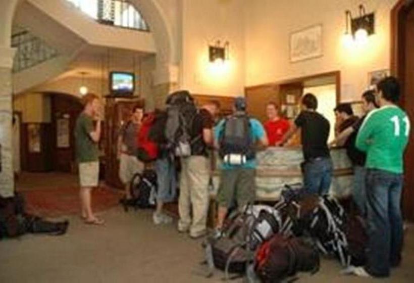 فندق فئة نجمة واحدة Funny Farm Backpackers