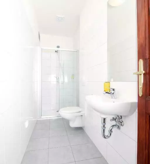 Hostel Little Quarter