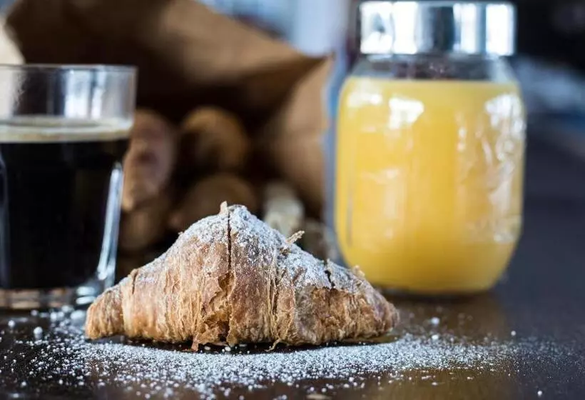 Aloni Hotel & Suites