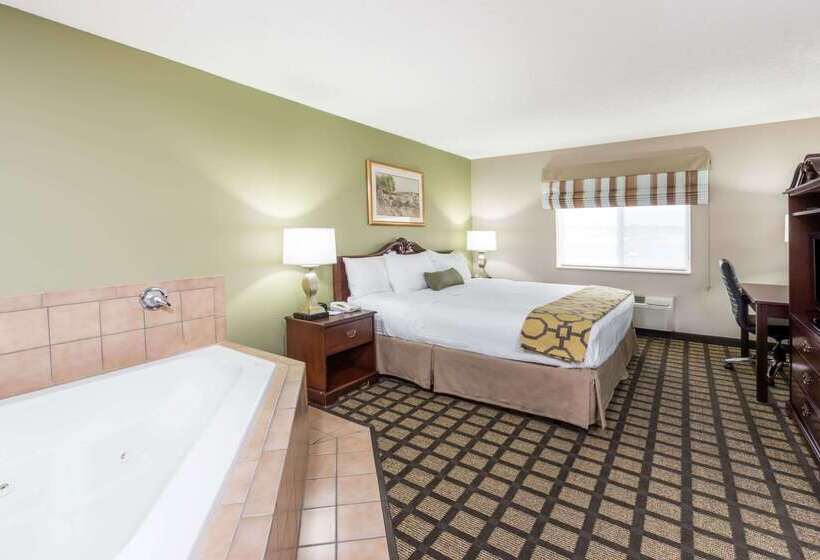 Отель Baymont By Wyndham Fulton