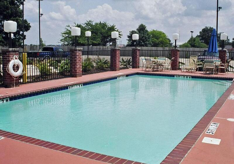 Отель Holiday Inn Express And Suites Greenville By Ihg