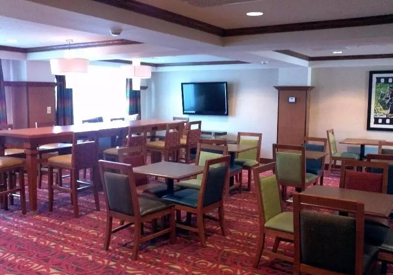 ホテル Holiday Inn Express And Suites Greenville By Ihg