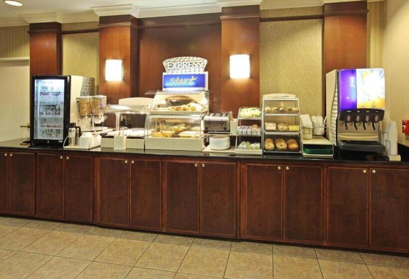 Holiday Inn Express Hotel & Suites Camden By Ihg