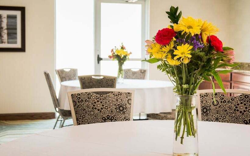 فندق Holiday Inn Express Le Claire Riverfront Davenport, An Ihg