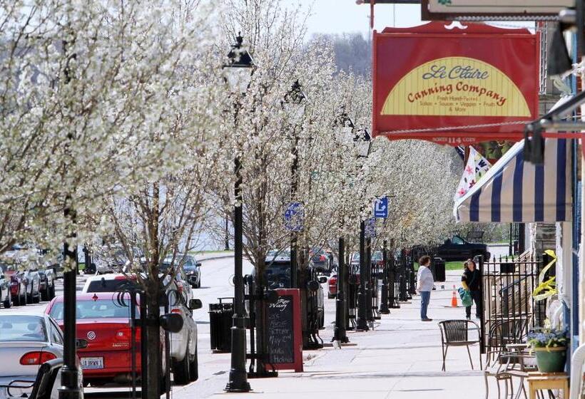 فندق Holiday Inn Express Le Claire Riverfront Davenport, An Ihg