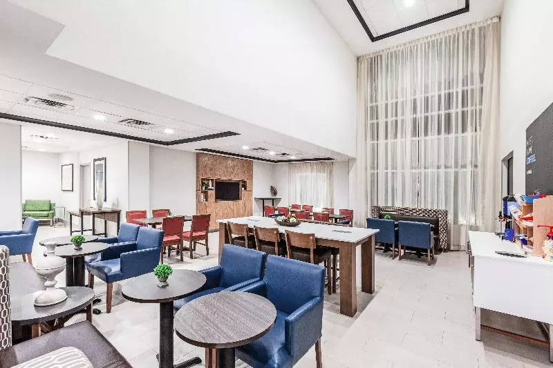 ホテル Holiday Inn Express & Suites Baton Rouge East, An Ihg