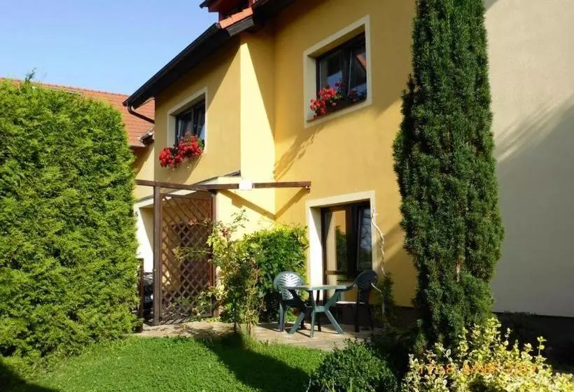 Hotelli Pension Maja