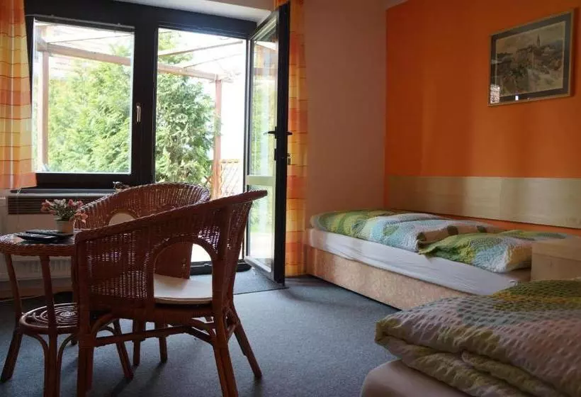 Hotelli Pension Maja