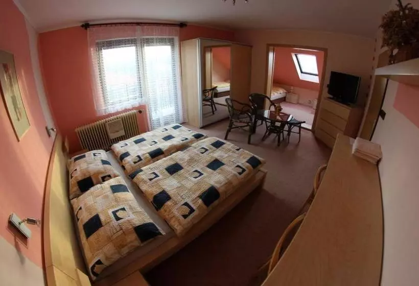 Hotelli Pension Maja