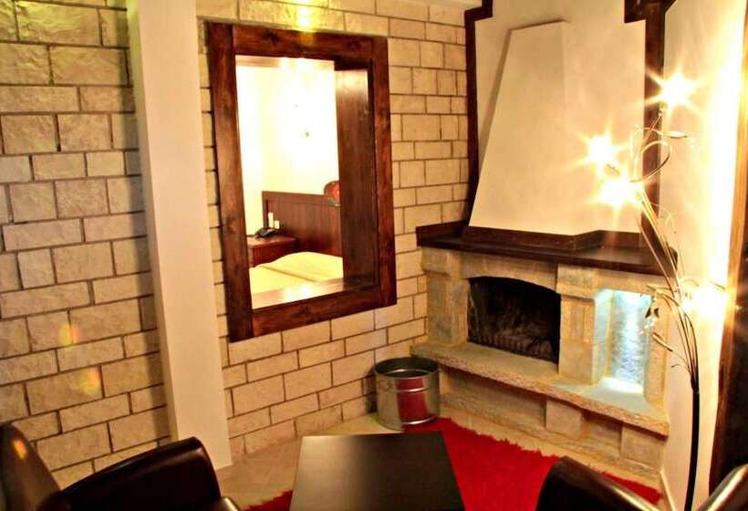 בית מלון כפרי Taxiarches