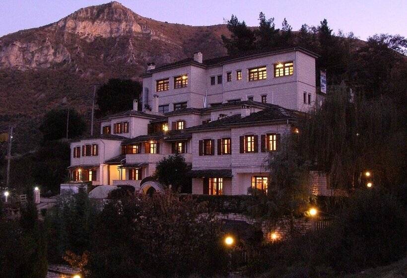 בית מלון כפרי Taxiarches