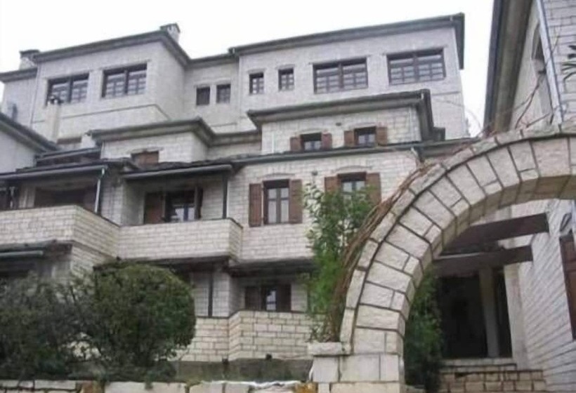 בית מלון כפרי Taxiarches