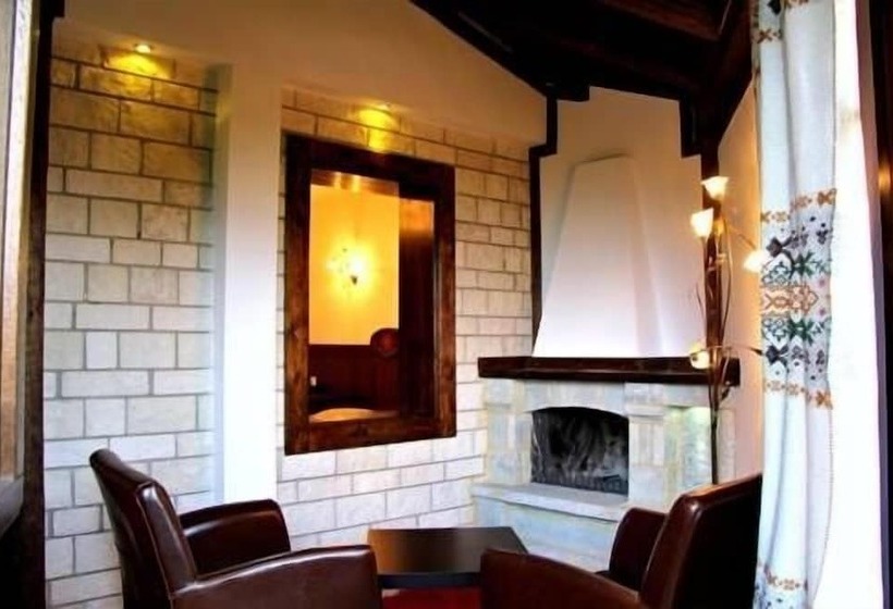 בית מלון כפרי Taxiarches