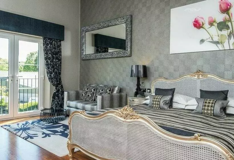 Отель Windermere Suites