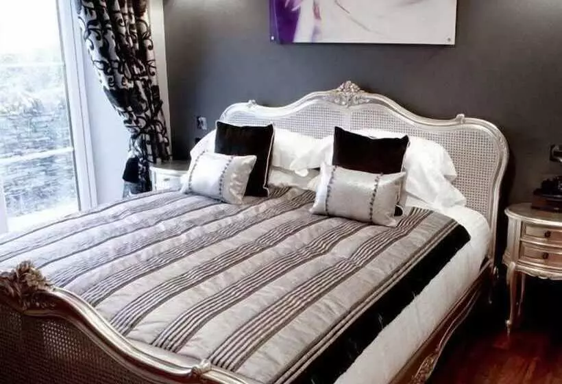 Отель Windermere Suites