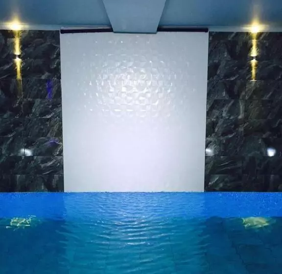 Отель Windermere Suites